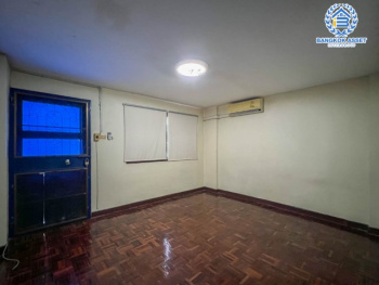 *****ทาวน์โฮมมือสองย่านกรุงเทพฯ ม.ธันยกานต์ มัยลาภ เนื้อที่ 17.4 ตร.ว. ฟังก์ชันจัดเต็ม 4 ห้องนอน 3 ห้องนอน 1 ที่จอดรถ แถมฟรี! 2 เครื่องปรับอากาศ บ้านทำเลโซนเมือง เดินทางสะดวก ใกล้รถไฟฟ้าในอนาคตสายสีชมพู "สถานีมัยลาภ" และทางด่วน "ฉลองรัช" จองด่วน!